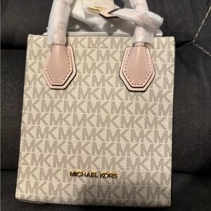 MK Michael Kors Detachable Straps Shoulder Bag